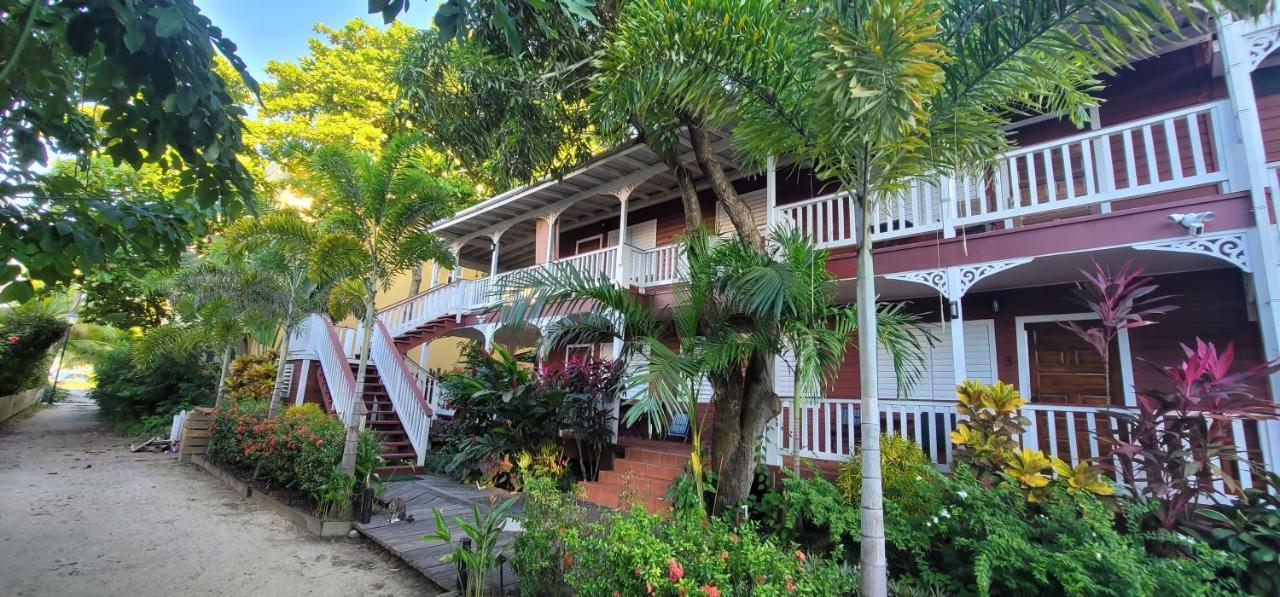 Alux House Hotel Placencia Exterior photo